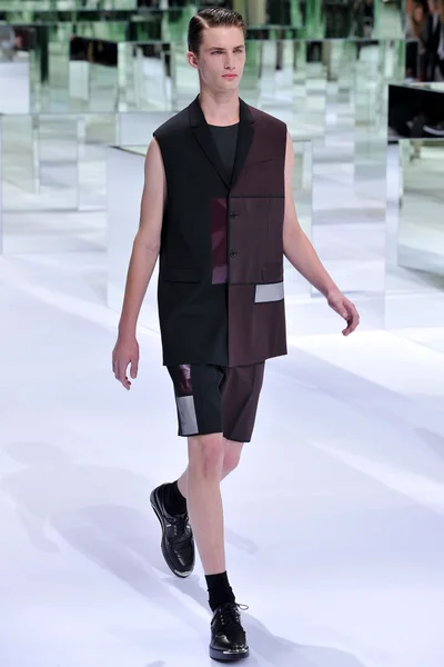 Look 11